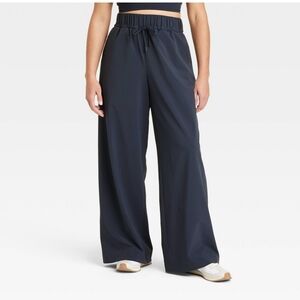 All In Motion Maybe Stripe Pull On Pants Medium Short